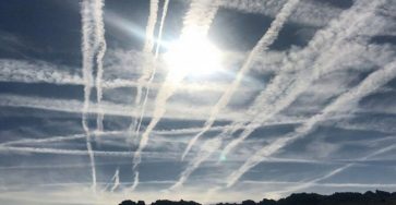 Le gouvernement americain admet que les chemtrails existent 650 feat 1764686602