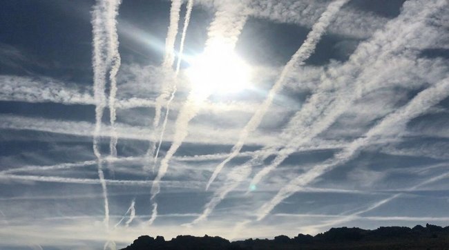 Le gouvernement americain admet que les chemtrails existent 650 feat 1764686602